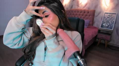 Snapshot of eveline_figeroa chatting on June 3, 2026, 7:08 pm Eveline online show from June 3, 2026, 7:08 pm