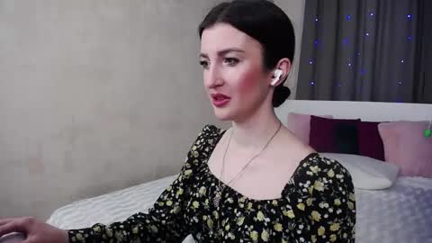 Evelin online show from April 22, 2026, 5:32 am