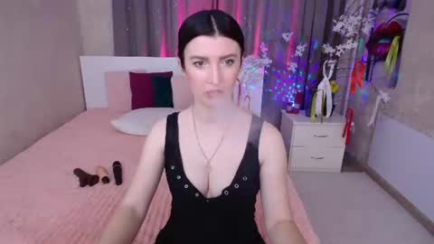 Evelin online show from June 22, 2026, 5:26 am