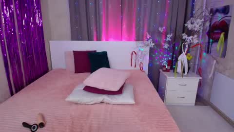 Evelin online show from August 3, 2026, 9:04 am
