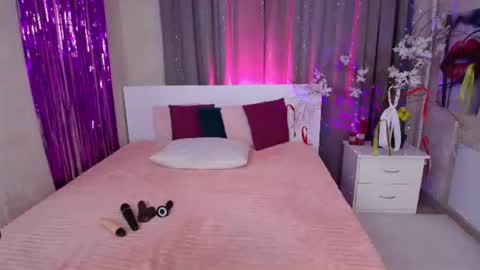 Evelin online show from August 5, 2026, 5:21 am