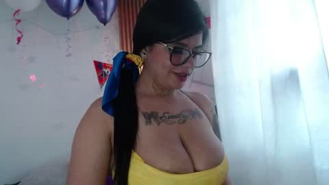 evelingjoyy online show from July 3, 2026, 4:35 pm
