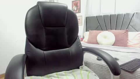 Snapshot of evelyn_2511 chatting on March 12, 2025, 6:11 pm Evelyn online show from March 12, 2025, 6:11 pm