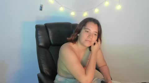 Snapshot of evelyn_2511 chatting on April 14, 2026, 6:47 pm Evelyn online show from April 14, 2026, 6:47 pm