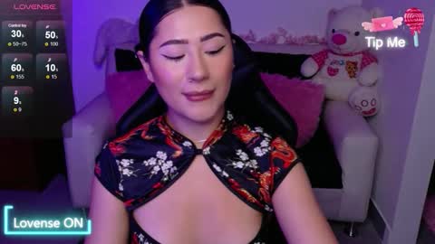 Snapshot of evelyn_ch_ chatting on November 15, 2025, 10:56 am Evelyn online show from November 15, 2025, 10:56 am