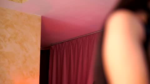 Evelyn online show from February 3, 2025, 7:10 pm