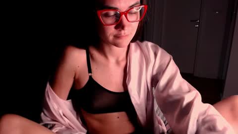 Snapshot of evelyn_gg chatting on June 18, 2026, 6:56 pm Evelyn online show from June 18, 2026, 6:56 pm