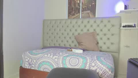 Snapshot of evelyn_jones__ chatting on September 25, 2025, 2:43 pm evelyn_jones__ online show from September 25, 2025, 2:43 pm