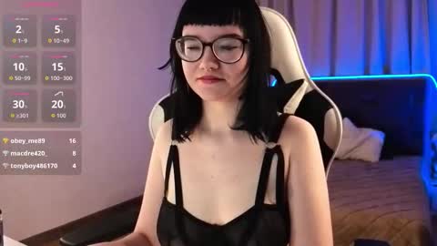 im Eve dont forget give my thumbs up online show from March 16, 2026, 11:25 am