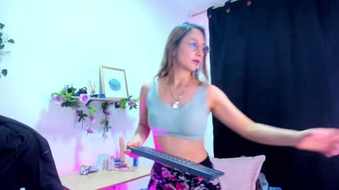 evelyn_miller___ online show from April 29, 2026, 5:30 pm
