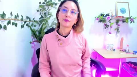 evelyn_miller___ online show from April 30, 2026, 3:07 pm