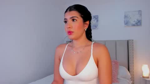 Snapshot of evelyn_montoya chatting on January 11, 2026, 9:53 pm Evelyn online show from January 11, 2026, 9:53 pm