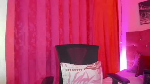 Snapshot of evelyn_sandoval chatting on April 14, 2026, 12:27 am Evelyn Sandoval online show from April 14, 2026, 12:27 am