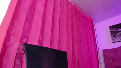 Snapshot of evelyn_sandoval chatting on May 1, 2026, 2:27 am Evelyn Sandoval online show from May 1, 2026, 2:27 am