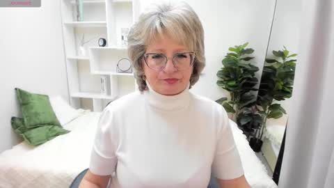 Evelyn online show from October 14, 2025, 5:08 am