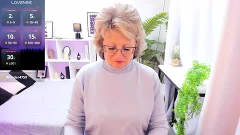 Evelyn online show from November 5, 2025, 5:29 am