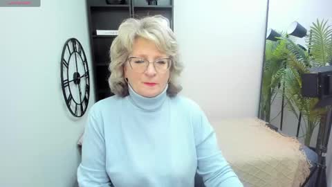 Evelyn online show from May 4, 2026, 5:14 am