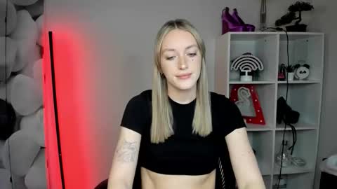 evelynblond online show from February 10, 2026, 1:59 pm