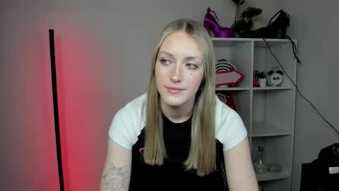 evelynblond online show from March 19, 2026, 6:56 pm