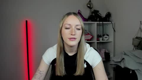evelynblond online show from April 9, 2026, 12:32 pm