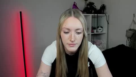 evelynblond online show from April 16, 2026, 12:39 pm