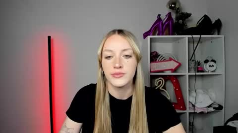 evelynblond online show from May 4, 2026, 12:23 pm