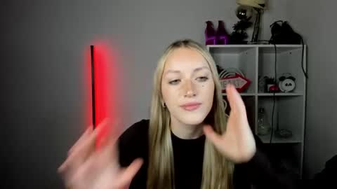 Snapshot of evelynblond chatting on June 16, 2026, 12:41 pm evelynblond online show from June 16, 2026, 12:41 pm