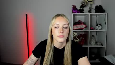 Snapshot of evelynblond chatting on June 29, 2026, 12:38 pm evelynblond online show from June 29, 2026, 12:38 pm