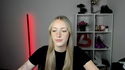 Snapshot of evelynblond chatting on July 20, 2026, 12:29 pm evelynblond online show from July 20, 2026, 12:29 pm
