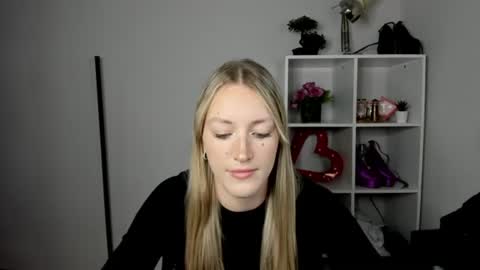 Snapshot of evelynblond chatting on July 21, 2026, 12:51 pm evelynblond online show from July 21, 2026, 12:51 pm