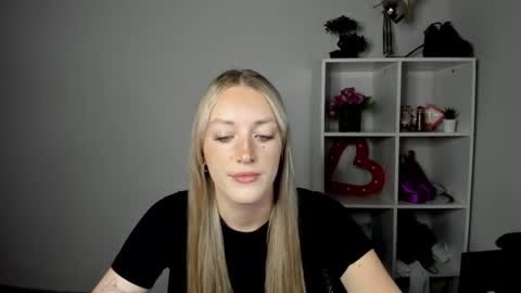 Snapshot of evelynblond chatting on July 22, 2026, 12:52 pm evelynblond online show from July 22, 2026, 12:52 pm