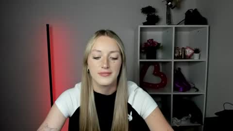 Snapshot of evelynblond chatting on July 23, 2026, 12:58 pm evelynblond online show from July 23, 2026, 12:58 pm