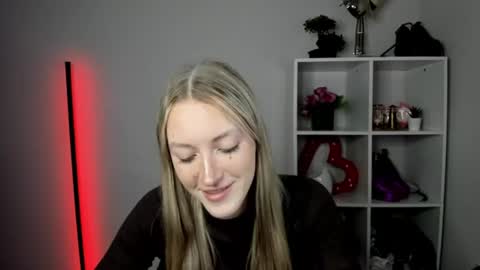Snapshot of evelynblond chatting on July 27, 2026, 12:45 pm evelynblond online show from July 27, 2026, 12:45 pm