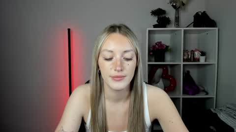 Snapshot of evelynblond chatting on July 28, 2026, 12:48 pm evelynblond online show from July 28, 2026, 12:48 pm