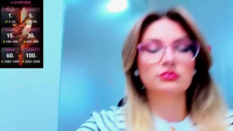 evelyne_rose online show from March 6, 2025, 6:19 am