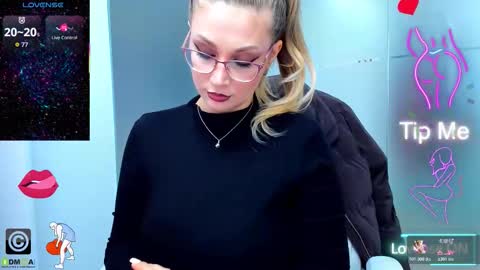 evelyne_rose online show from February 15, 2026, 5:26 am