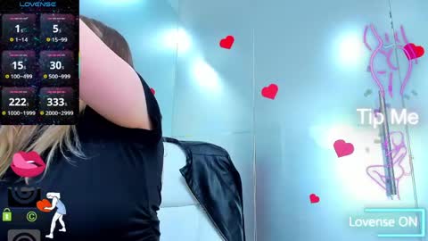Snapshot of evelyne_rose chatting on June 2, 2026, 5:09 am evelyne_rose online show from June 2, 2026, 5:09 am