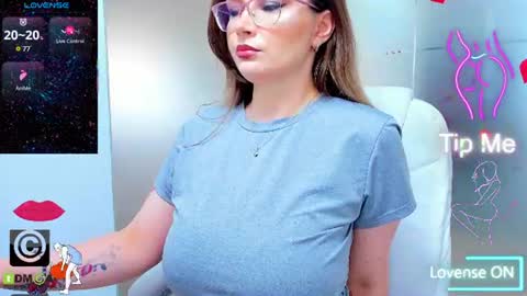 Snapshot of evelyne_rose chatting on July 1, 2026, 5:09 am evelyne_rose online show from July 1, 2026, 5:09 am