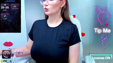 Snapshot of evelyne_rose chatting on July 3, 2026, 5:03 am evelyne_rose online show from July 3, 2026, 5:03 am