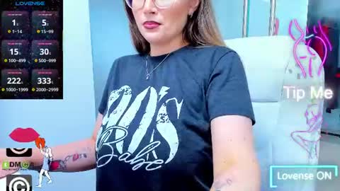 Snapshot of evelyne_rose chatting on July 4, 2026, 4:51 am evelyne_rose online show from July 4, 2026, 4:51 am