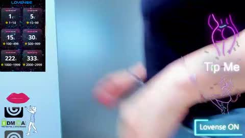 Snapshot of evelyne_rose chatting on July 27, 2026, 5:14 am evelyne_rose online show from July 27, 2026, 5:14 am