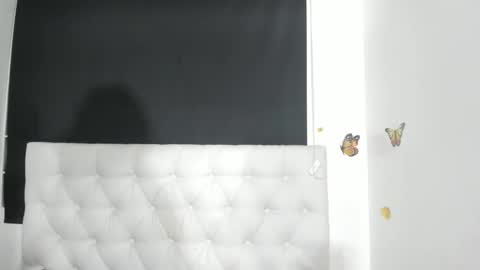 Evelyne online show from October 12, 2025, 2:10 am