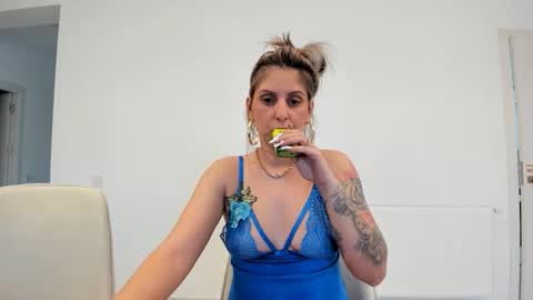 evelynevyyy online show from March 17, 2026, 6:39 am