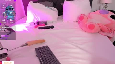 LAURA SOFIA  INDEPENDENT MODEL FOLLOW ME NOW ALMOST 10000 FOLLOWERS online show from June 11, 2026, 12:32 am
