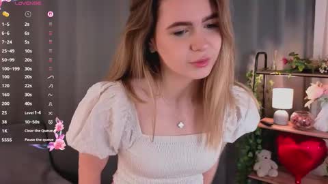 Mia online show from March 18, 2026, 9:45 am