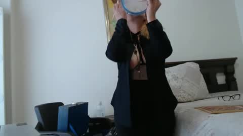 Evelyn Smith online show from December 21, 2025, 4:03 pm