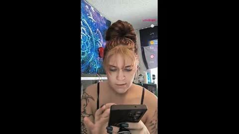 Snapshot of everleighlux chatting on March 6, 2025, 8:48 pm Aly online show from March 6, 2025, 8:48 pm