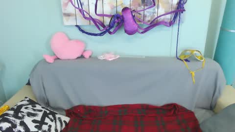 Everly online show from December 5, 2024, 4:09 am