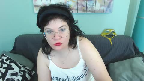 Everly online show from February 6, 2025, 2:33 am