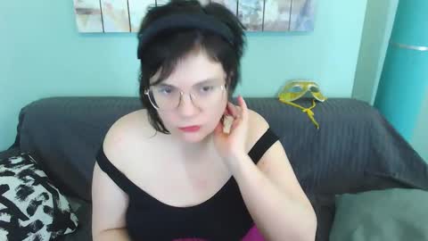 Everly online show from February 18, 2025, 8:14 pm